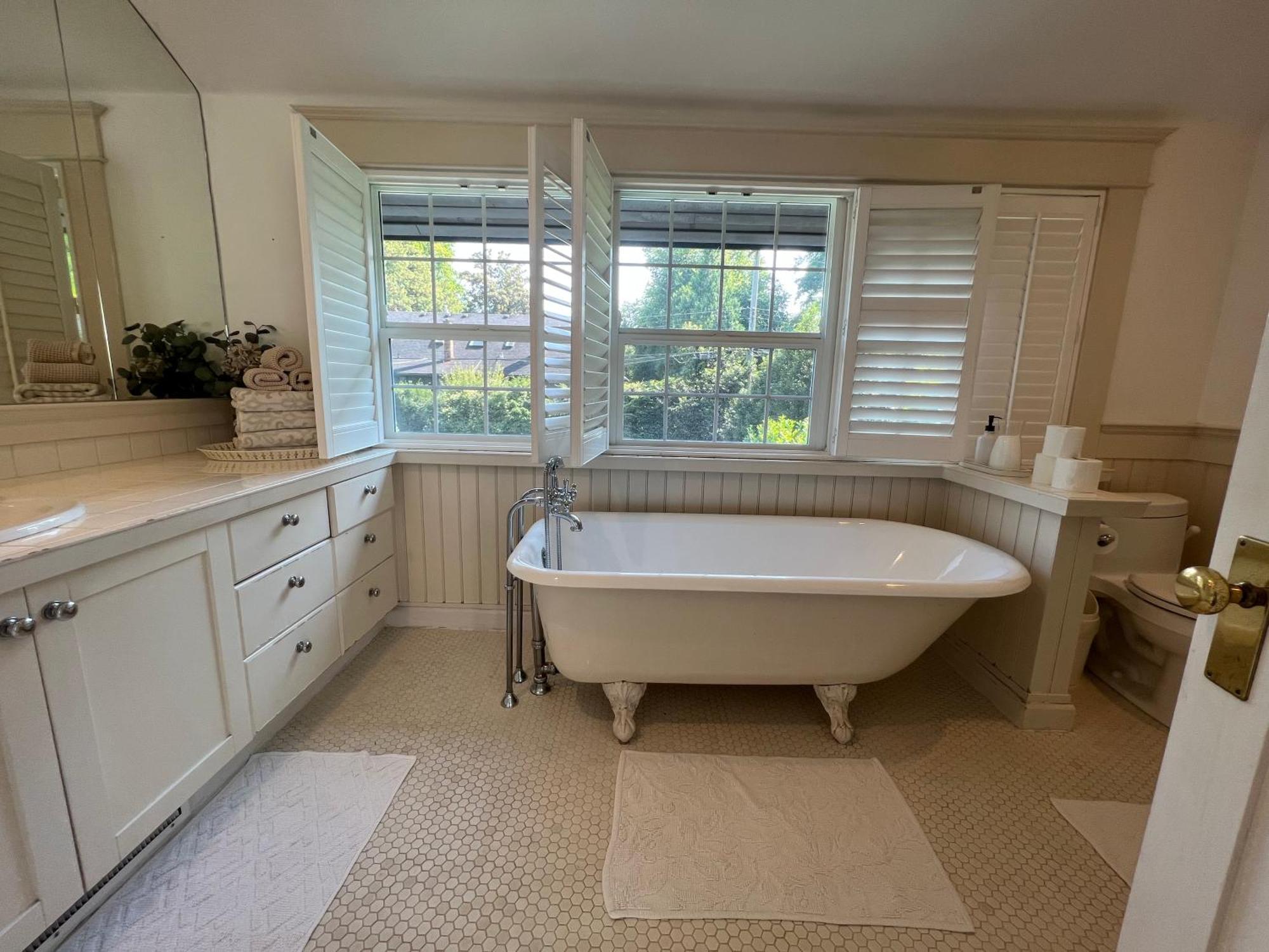 Shaughnessy Gem- Historic Villa- 5 Bedroom 3 Ba- Near Attraction Apartment *