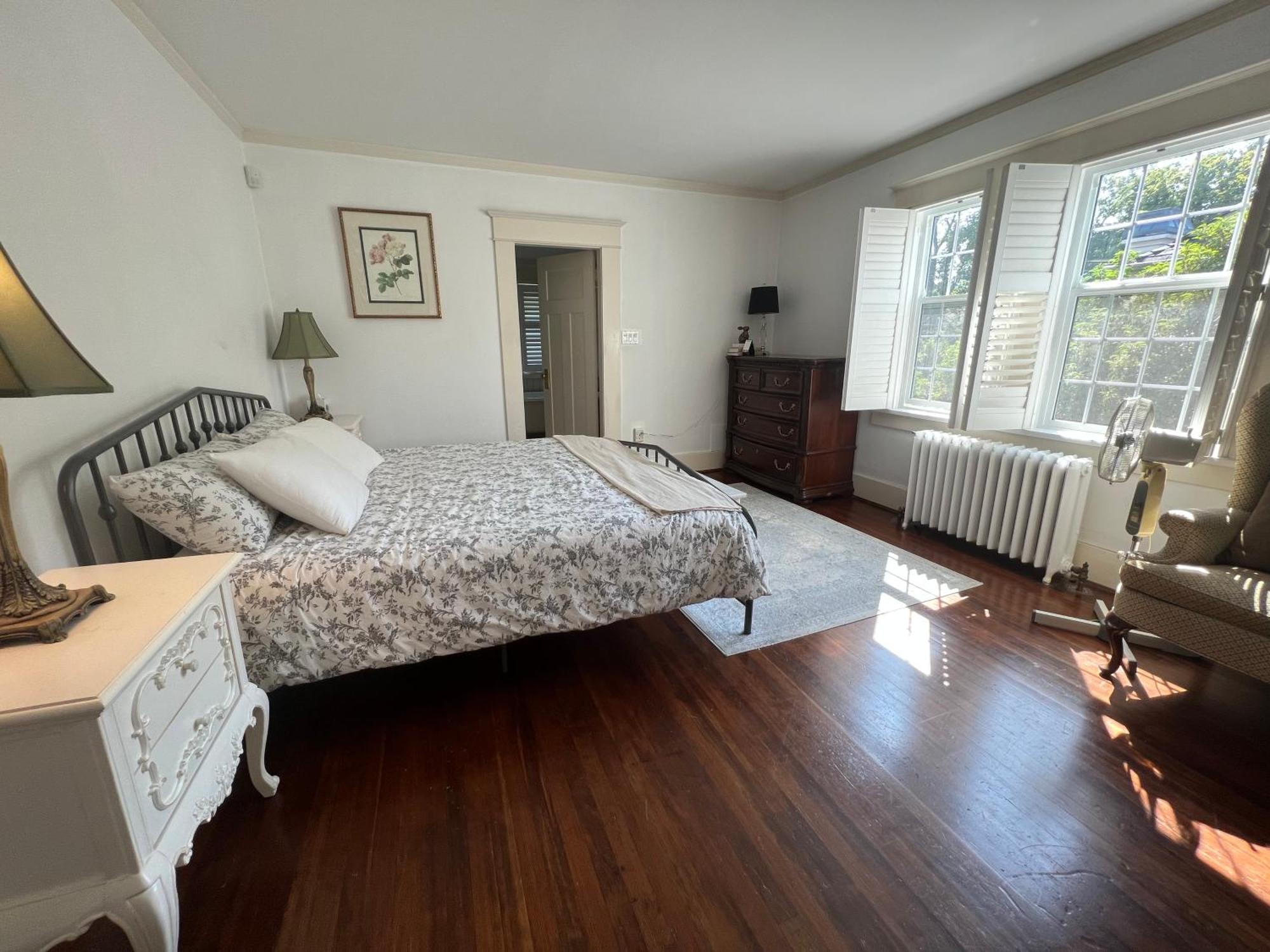 Apartment Shaughnessy Gem- Historic Villa- 5 Bedroom 3 Ba- Near Attraction *