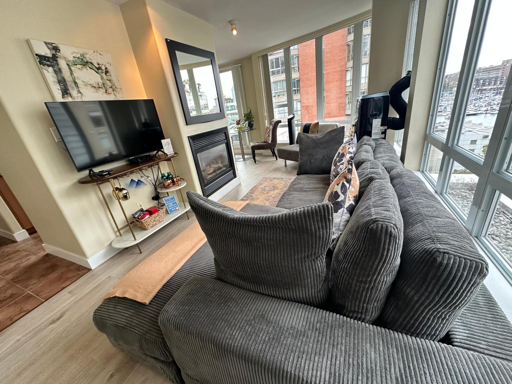 Penthouses Of Ave Apartment Vancouver