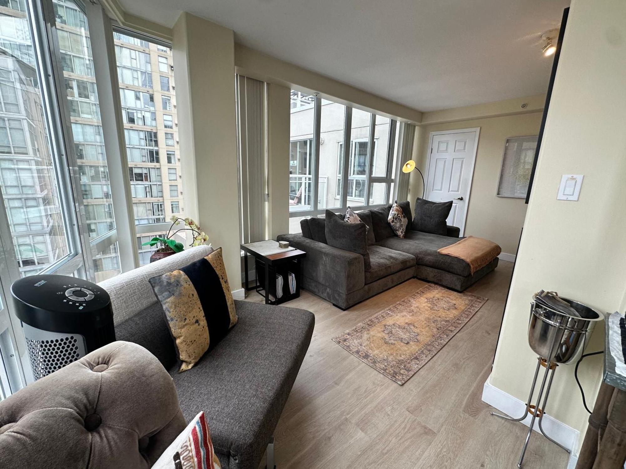 Penthouses Of Ave Vancouver