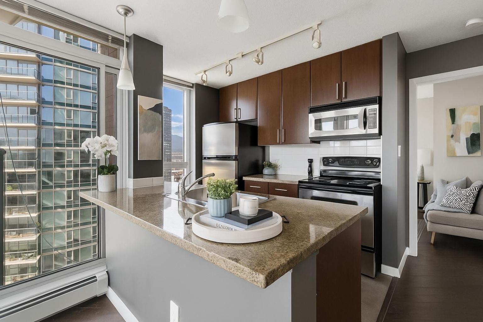 Apartment Cozy And Chic 2br With Incredible Light And Views Vancouver