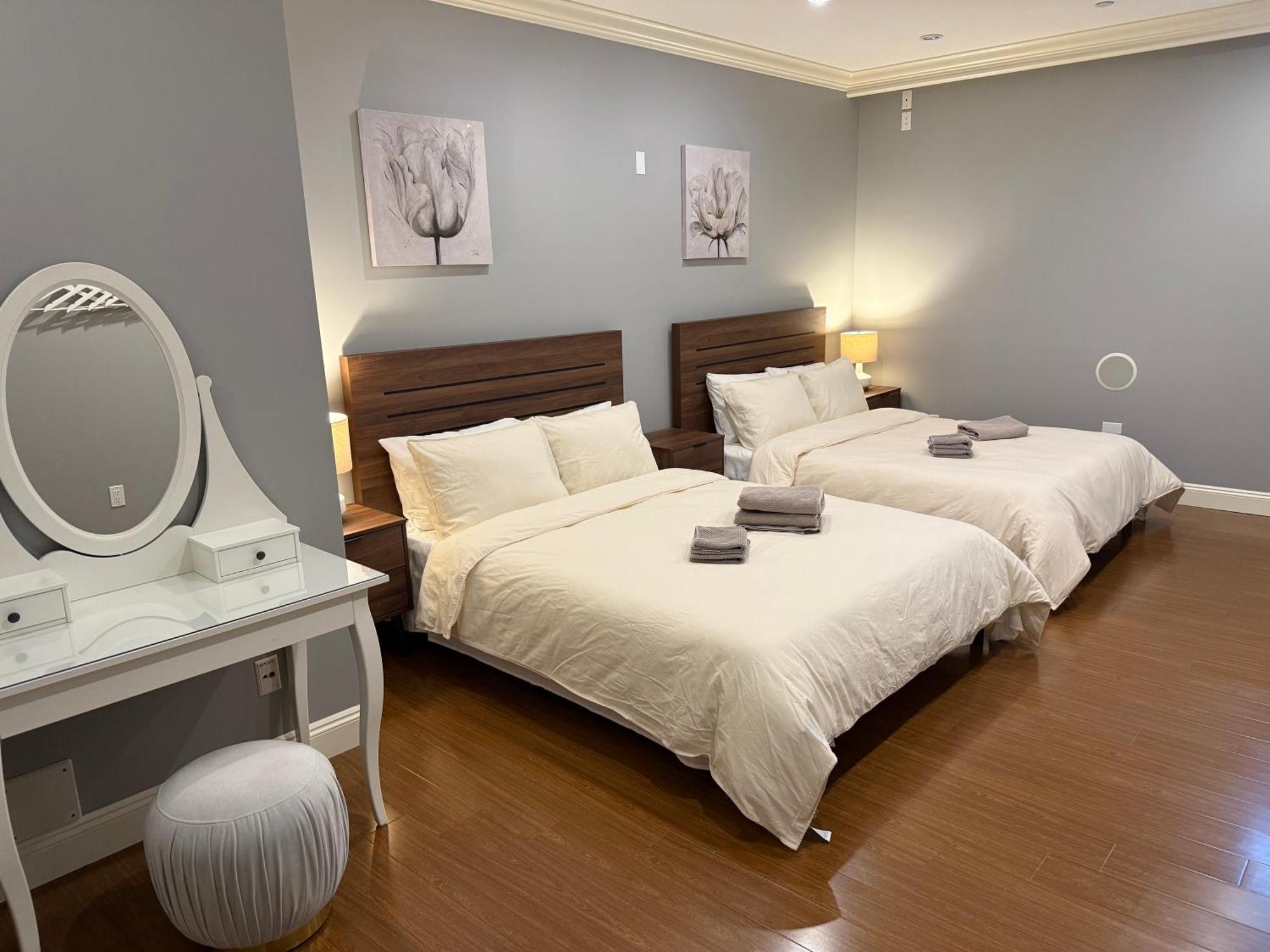 Newly Furnished With 3 Rooms, 2 Shared Bathrooms And Shared Common Space Homestay *