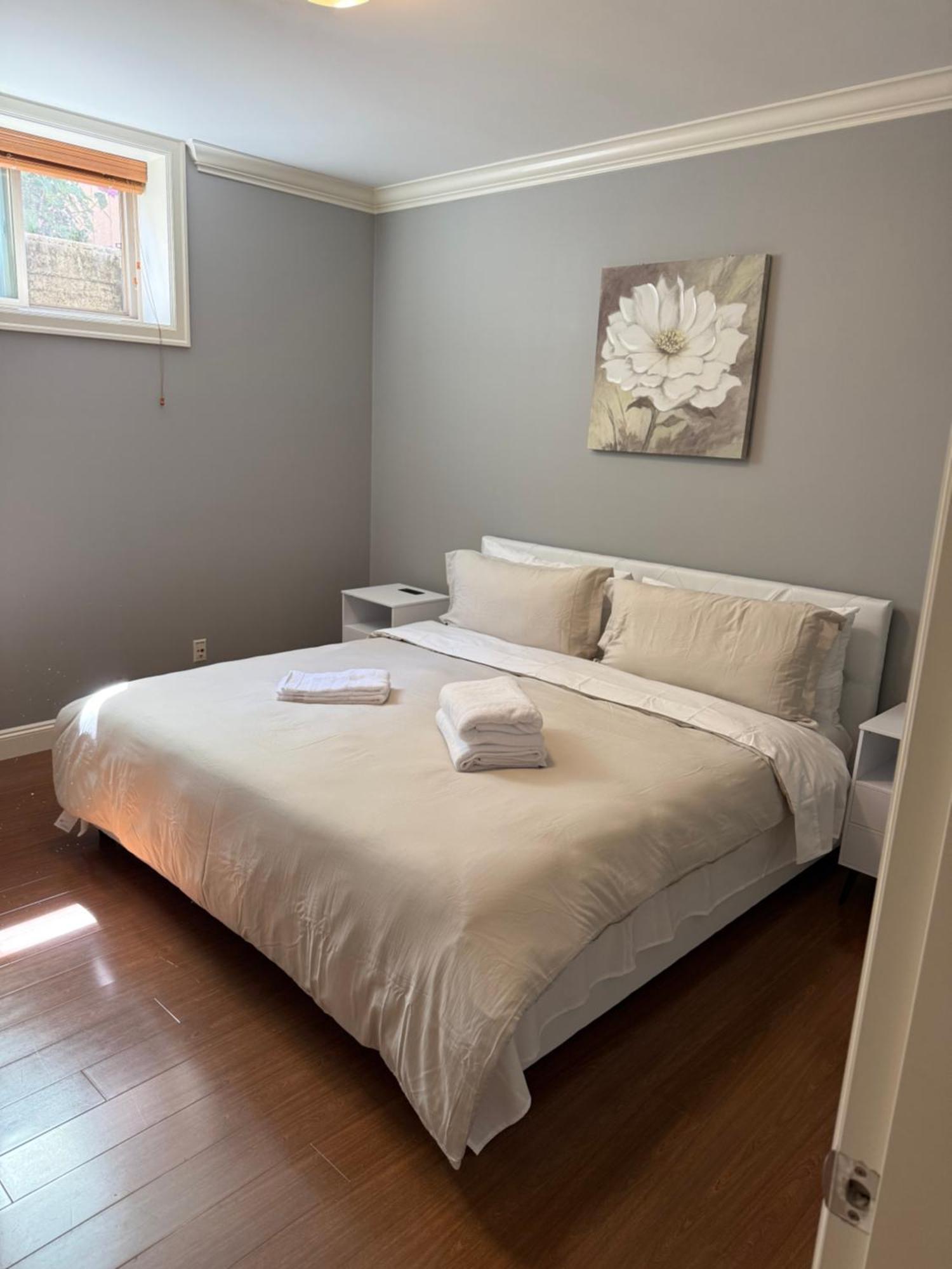 Homestay Newly Furnished With 3 Rooms, 2 Shared Bathrooms And Shared Common Space Vancouver
