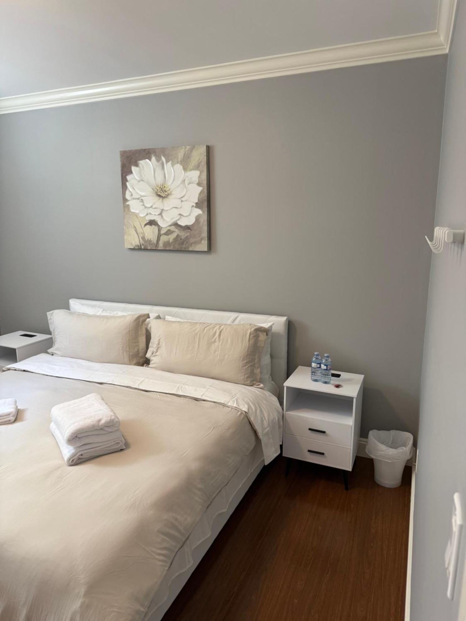 Newly Furnished With 3 Rooms, 2 Shared Bathrooms And Shared Common Space Vancouver