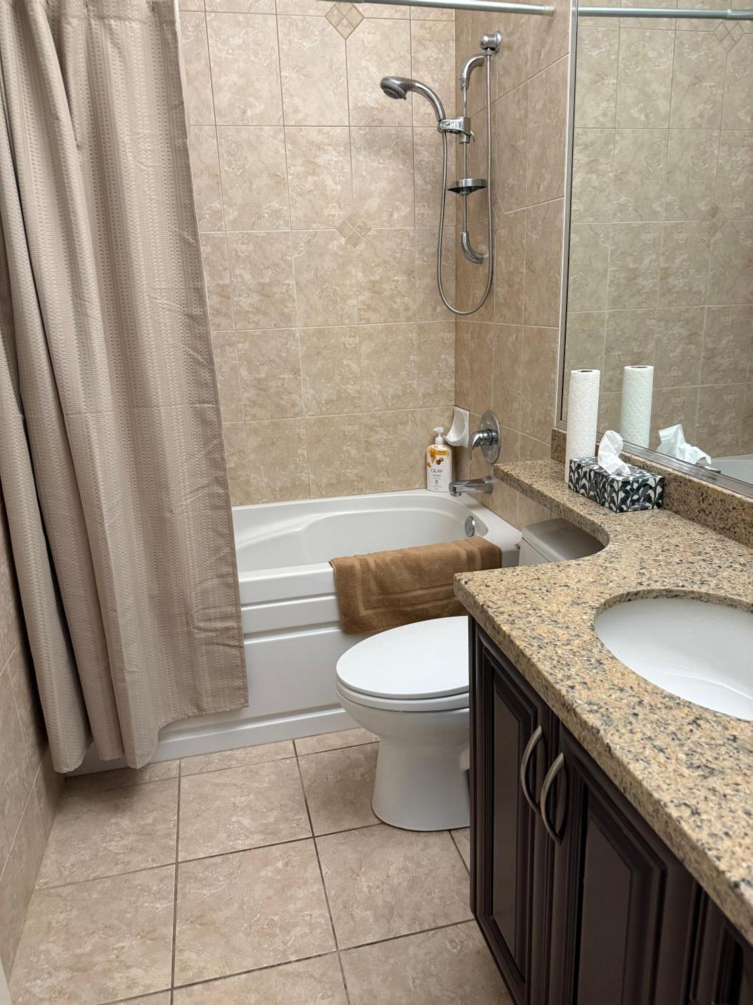 Newly Furnished With 3 Rooms, 2 Shared Bathrooms And Shared Common Space Homestay Vancouver