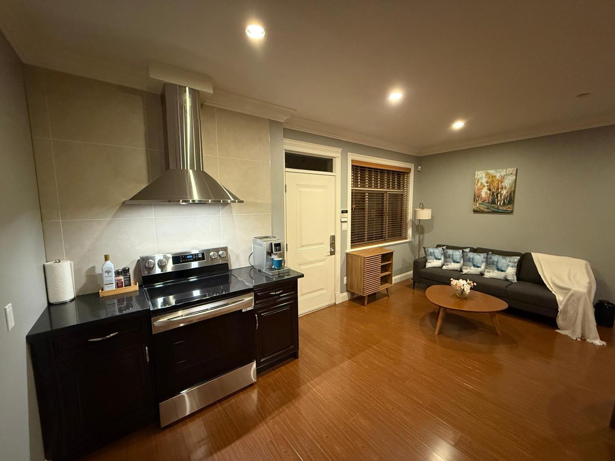 Homestay Newly Furnished With 3 Rooms, 2 Shared Bathrooms And Shared Common Space