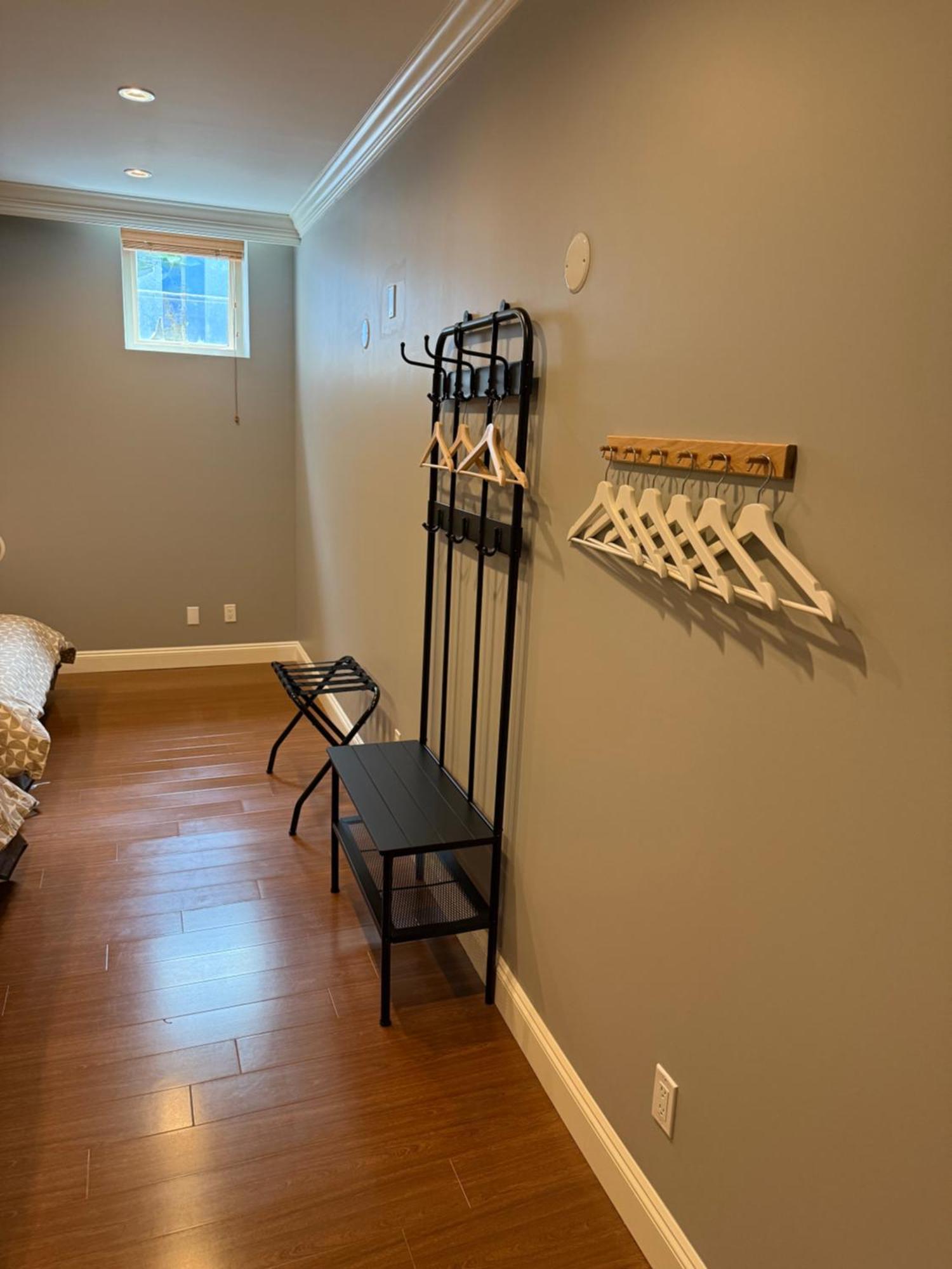 Homestay Newly Furnished With 3 Rooms, 2 Shared Bathrooms And Shared Common Space *