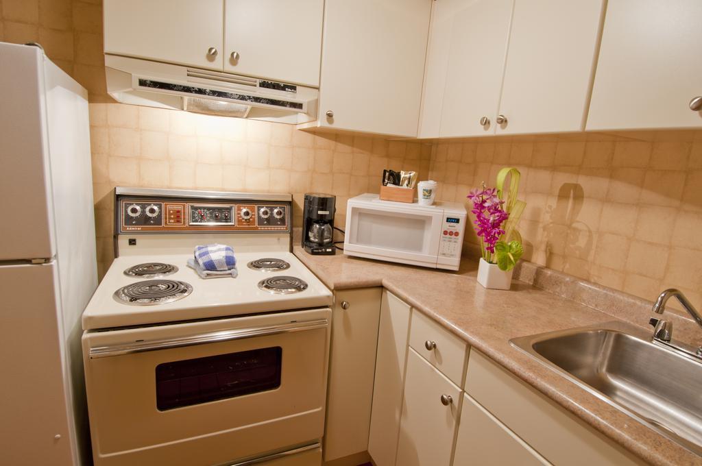 Hotel Quality Downtown-inn At False Creek 3*