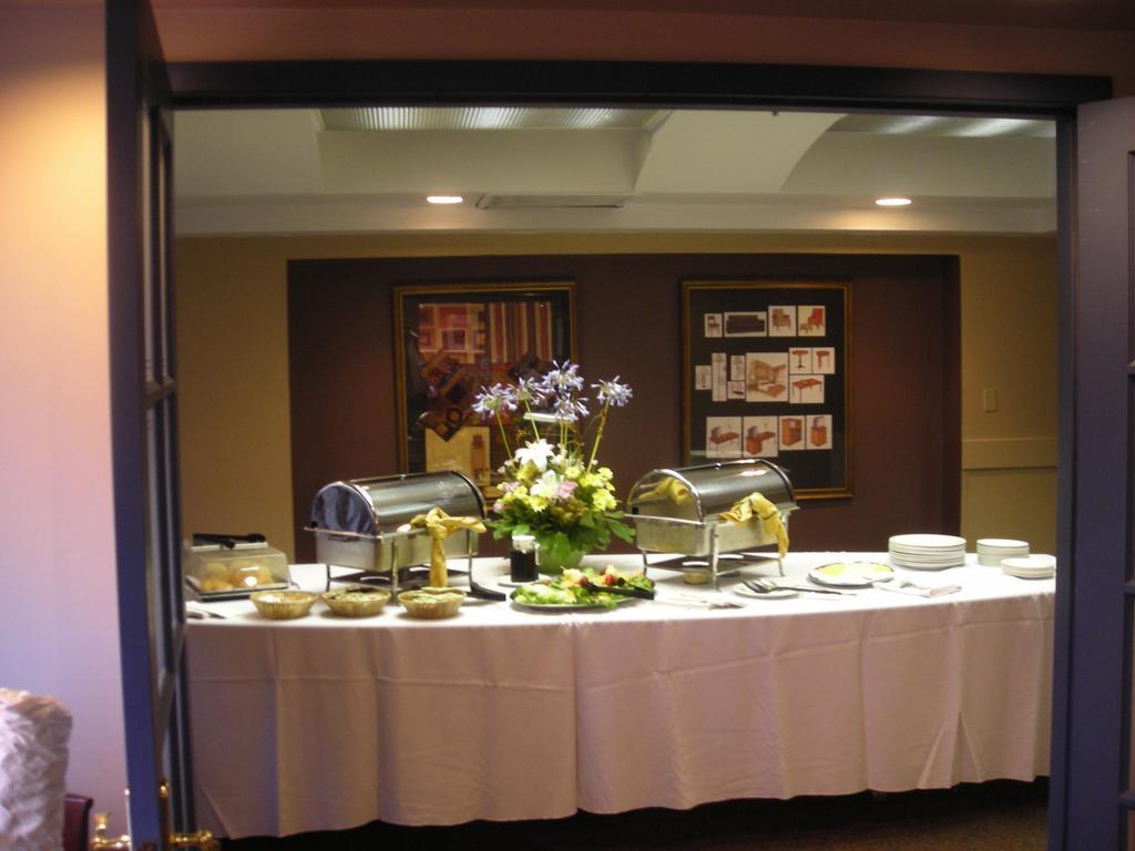 Hotel Quality Downtown-inn At False Creek
