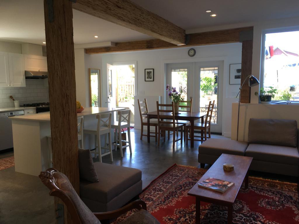 Lotusland Garden Suite Apartment Vancouver