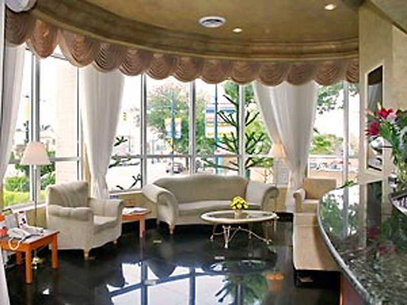 Western Uptown 3*