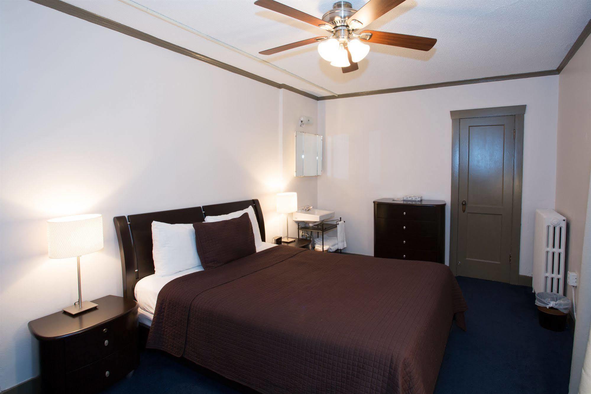 Inn The Buchan Vancouver
