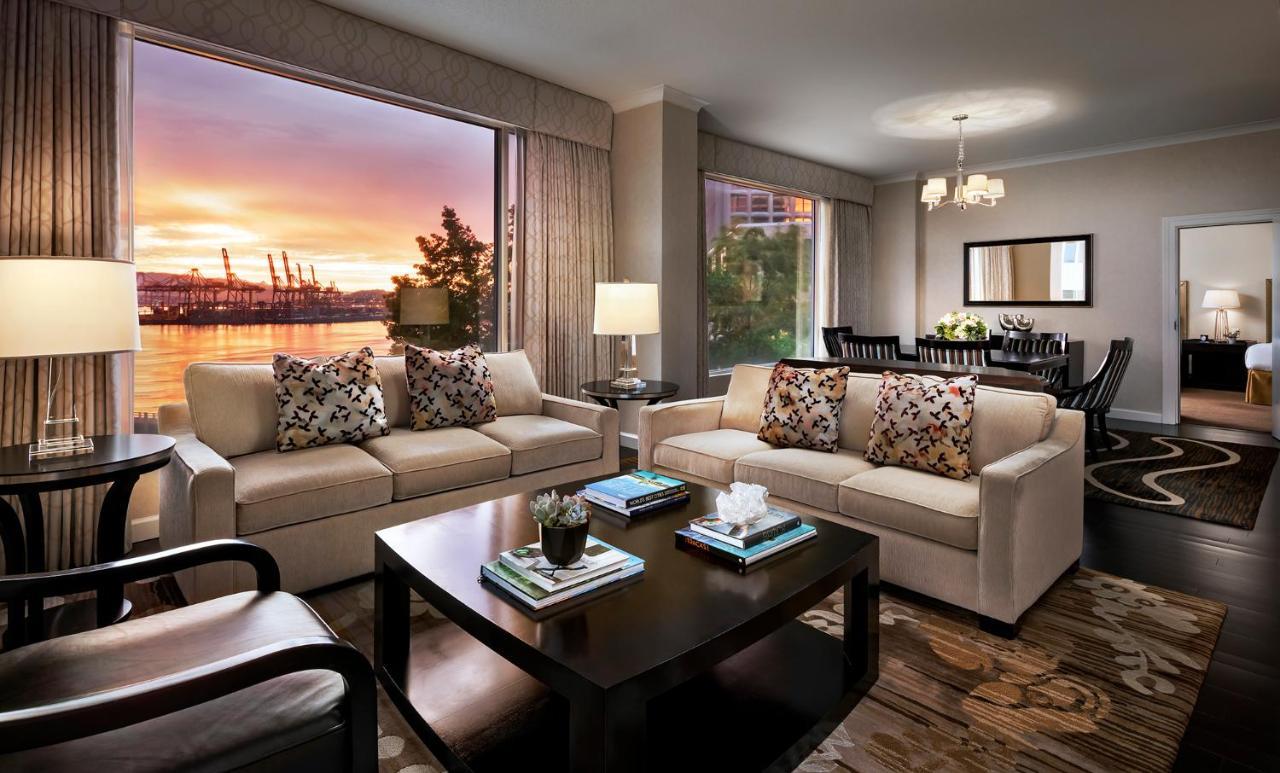 Fairmont Waterfront Hotel 5*