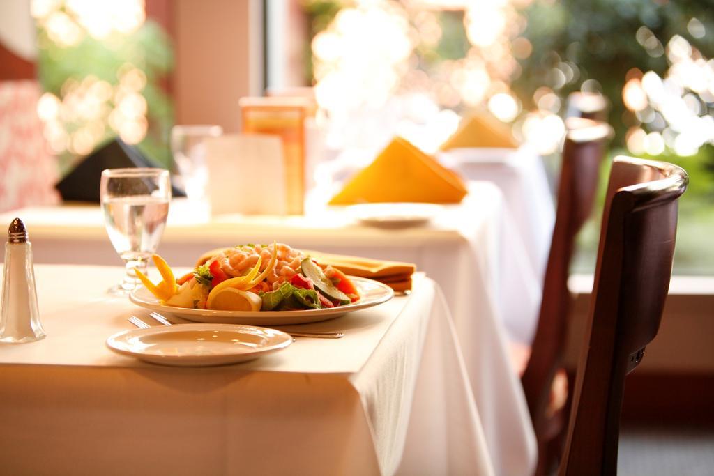 Quality Downtown-inn At False Creek Hotel 3*