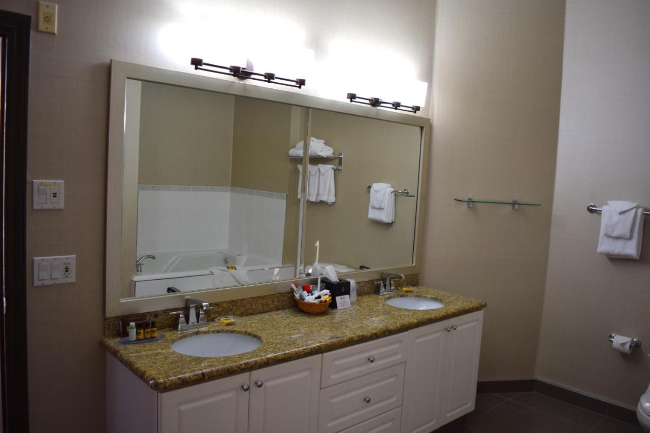 Western Uptown 3*