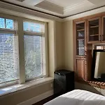 Mike\'S Luxury House