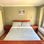 Elegant, Sunny Modern Home With Skylights - Kitsilano, Vancouver