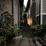 Neat, Compact, Private Room In A Lovely Vancouver Neighbourhood