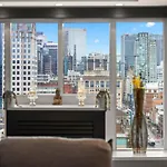 Beautiful 2 Bedroom Home Dt With Free Parking