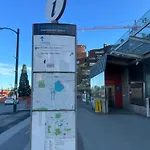 Comfort Cottage Guest House Near Subway Station, Bus And Downtown