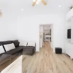 Urban Oasis Modern 2Br By Trendy Commercial Drive