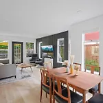 Modern Kitsilano 2 Bedroom Home With A Hot Tub