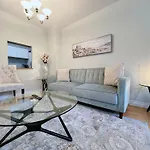 Beautiful 2 Beds Dwtn Apt Free Parking King Bed