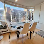 Beautiful 2 Beds Dwtn Apt Free Parking King Bed