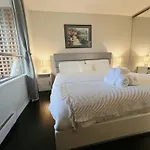 Beautiful 2 Beds Dwtn Apt Free Parking King Bed