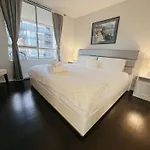 Beautiful 2 Beds Dwtn Apt Free Parking King Bed