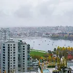 Modern Downtown Apartment With Water Views