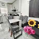 Vancouver\'S Homey Laneway House