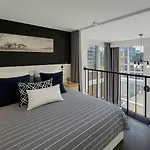 Trendy Downtown Loft - King Bed!