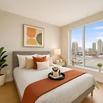 Bright And Elegant 2-Bedroom Yaletown Suite Steps From The Seawall