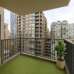 Bright And Elegant 2-Bedroom Yaletown Suite Steps From The Seawall