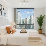 Stylish 2Br Getaway With Grand Jacuzzi And Comfort