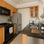 Stylish 2Br Getaway With Grand Jacuzzi And Comfort