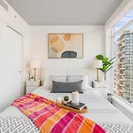 Stylish City View 2Br Apartment Steps To Yaletown Life