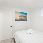 Dumfries Guest Room In Vancouver