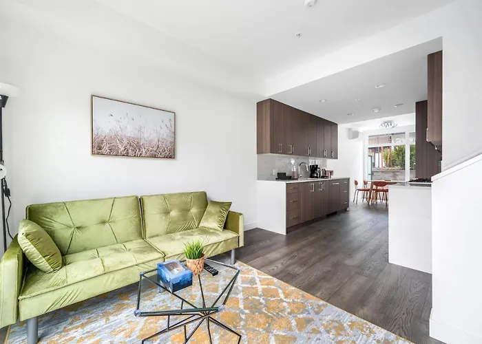 New 3Bd Townhouse Near Qe Park