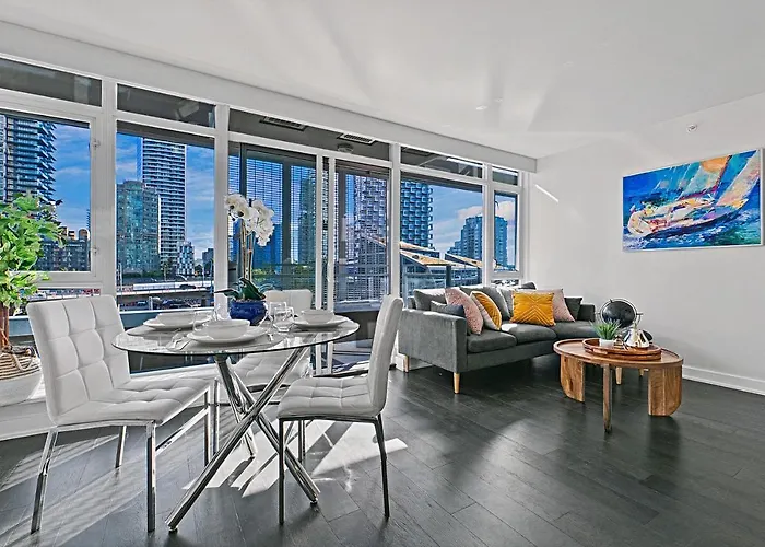 Stunning 1 Bed In Yaletown Panoramic Views