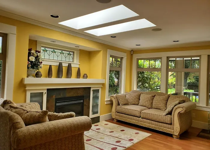 Elegant, Sunny Modern Home With Skylights - Kitsilano, Vancouver