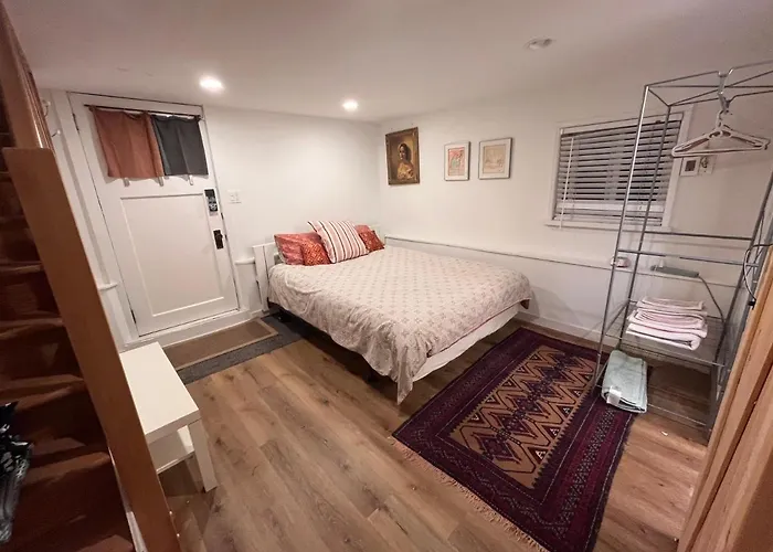 Neat, Compact, Private Room In A Lovely Vancouver Neighbourhood