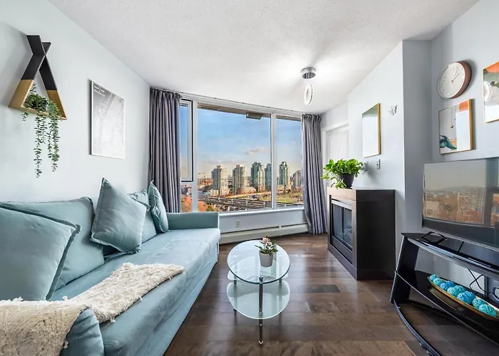 Downtown 1 Bedroom Water View Condo