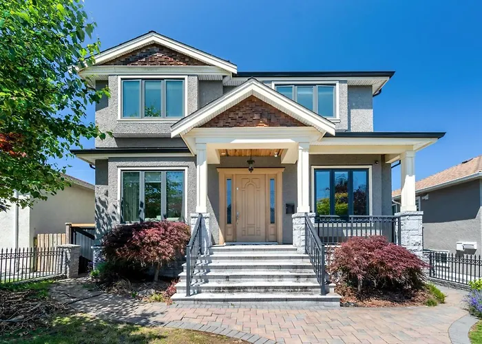 Luxury 4-Bedroom Family Home