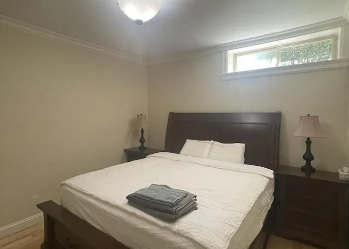 Spacious & Cozy 2 Bd Suite In Heart Of Vancouver