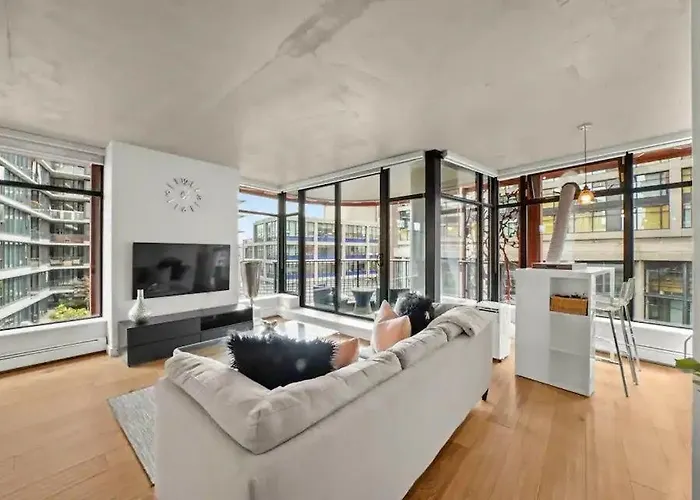 Modern Condo In Downtown Two Bedroom Parking Lot