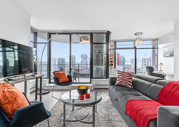 Spacious Modern High-Rise With Ocean & City Views