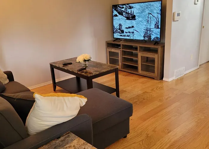 Chic City Sanctuary - 2 Bed 2 Bath In Vancouver