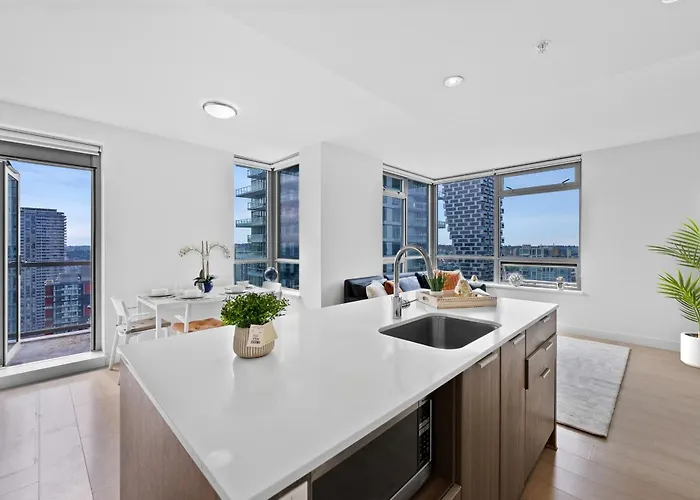 Spectacular City Ocean View 2 Bedroom Apartment For Rent